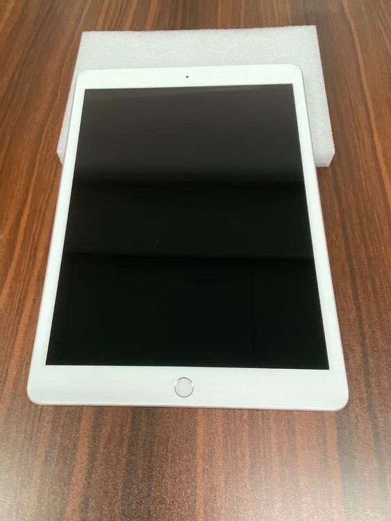 ������������87��Apple iPad8 Wi-Fi + Cellular 32GB��Silver