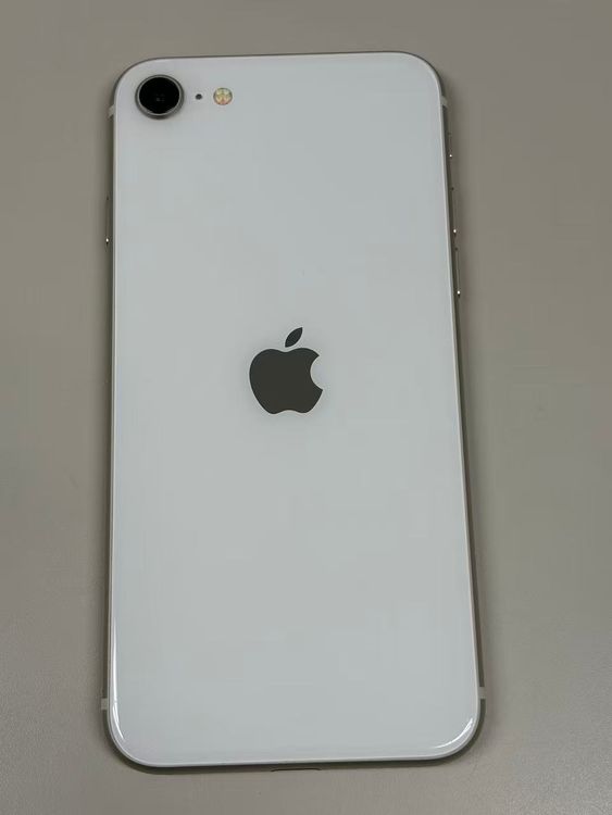 �ڥ�Х���BOX�۶����� ����85%SIM�ե꡼ iPhone SE(�裳����) 64GB