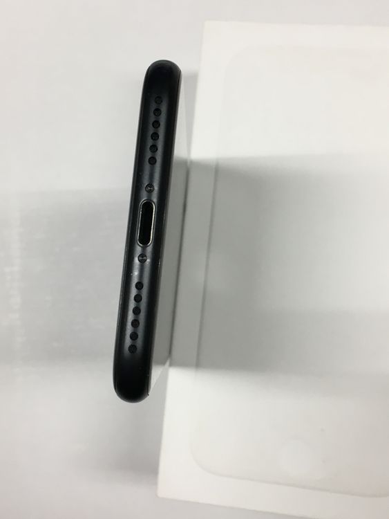 ��Touch ID�����Բġ�����81������� SIM�ե꡼ iPhone SE ��2���� 64GB