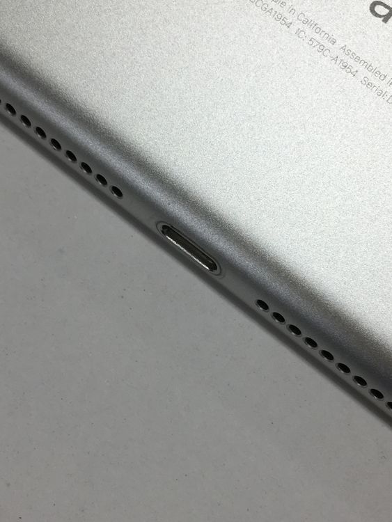 ��ư�������ʡ�����Ķ���ʡ�SIM�ե꡼ Apple iPad ��6���� 128GB ����С�