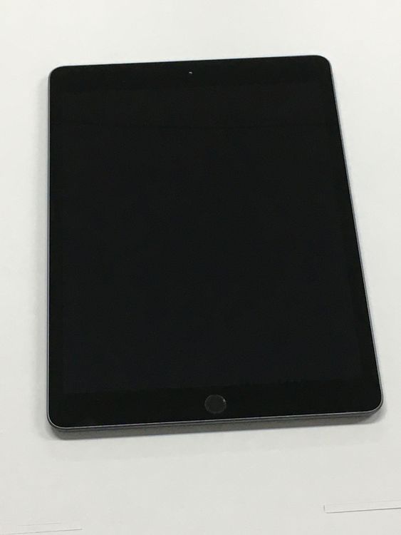�ڥ�Х���BOX�۳������� ����69�� SIM�ե꡼ Apple iPad ��8���� 32GB