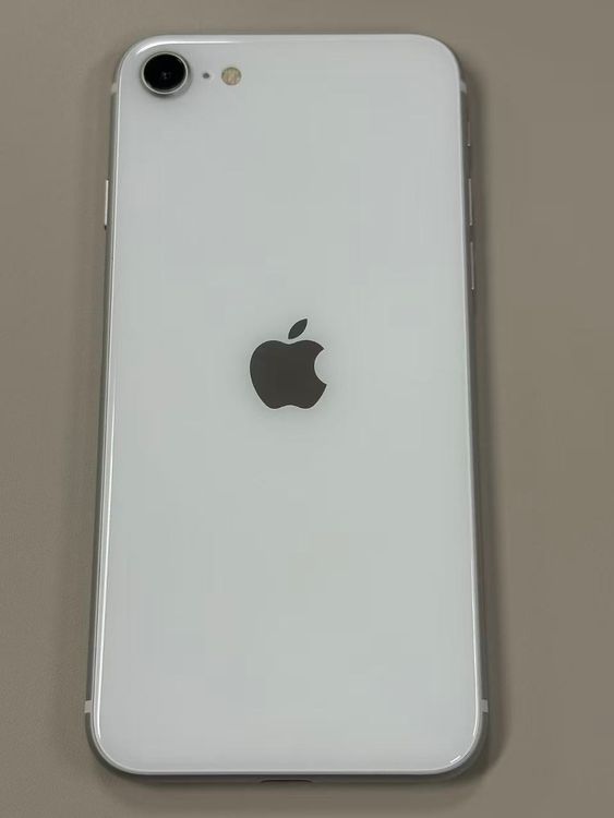 �ڥ�Х���BOX�۶����� ����86%SIM�ե꡼ iPhone SE(��2����) 64GB