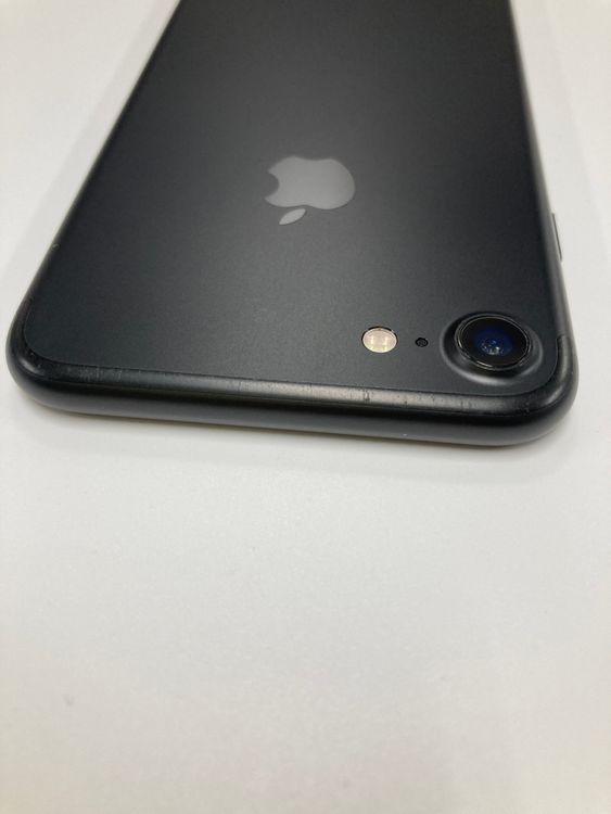 �ڥ�Х���BOX������  ����82%SIM�ե꡼ iPhone7 32GB �֥�å�