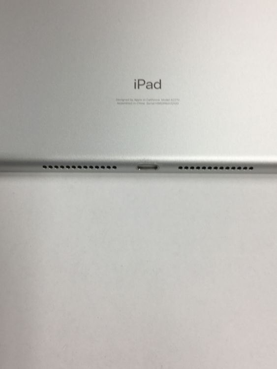 �ڥ�Х���BOX������ Apple iPad ��8���� 32GB WiFi��ǥ� ����С�