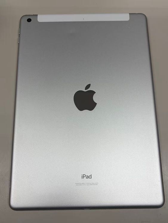 ���� ��SIM�ե꡼iPad (��8����) 128GB ����С�