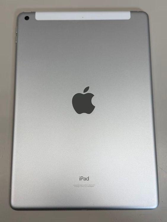 ������ ����100�� SIM�ե꡼ iPad ��9���� 64GB ����С�