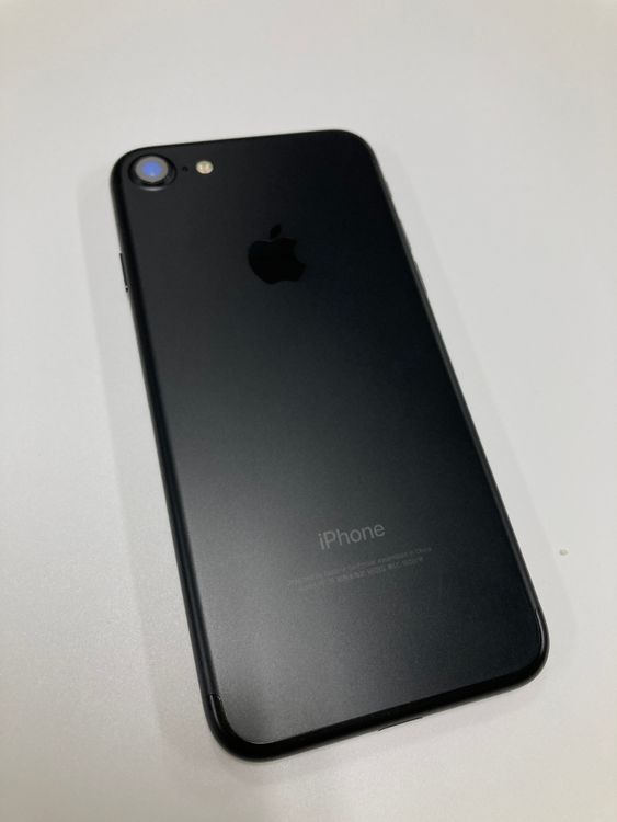 �ڥ�Х���BOX������  ����82%SIM�ե꡼ iPhone7 32GB �֥�å�