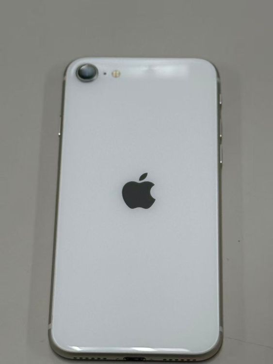 �ڥ�Х���BOX�۶����� ����100%SIM�ե꡼ iPhone SE(��3����) 64GB