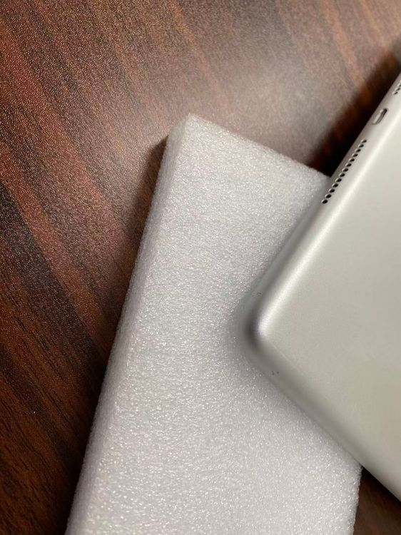 ����100��Apple iPad7 Wi-Fi + Cellular 32GB������С�