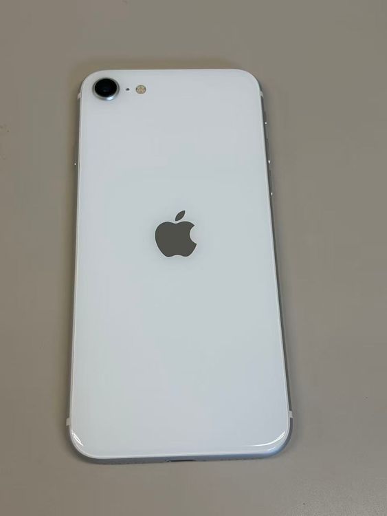 �ڥ�Х���BOX�۶����� ����82%SIM�ե꡼ iPhone SE(��2����) 64GB