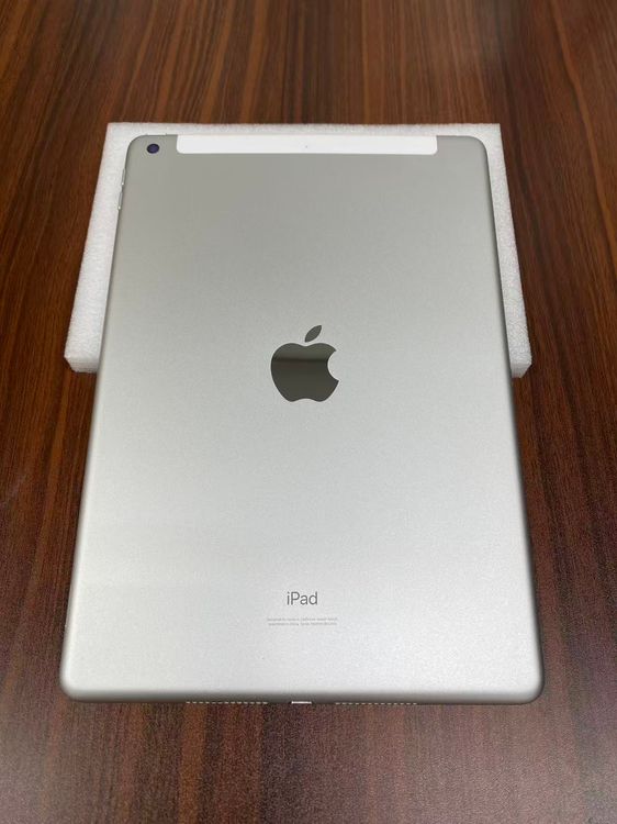 ������������83��Apple iPad8 Wi-Fi + Cellular 32GB��Silver