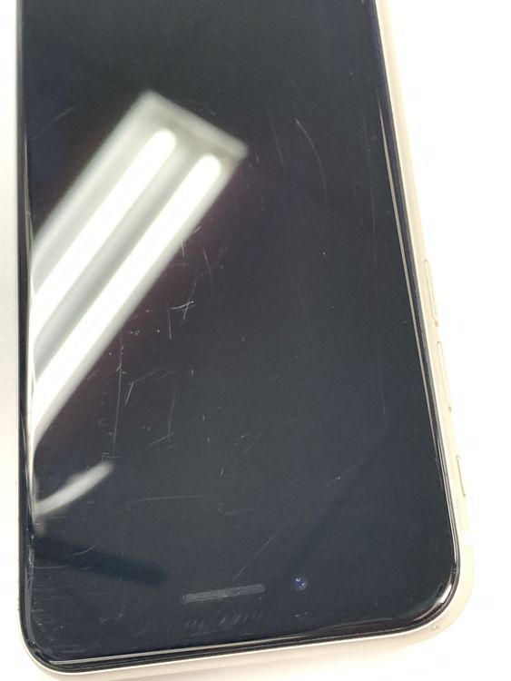�ڥ�Х���BOX��  ����85%SIM�ե꡼iPhone SE(�裳����) 64GB���������饤��