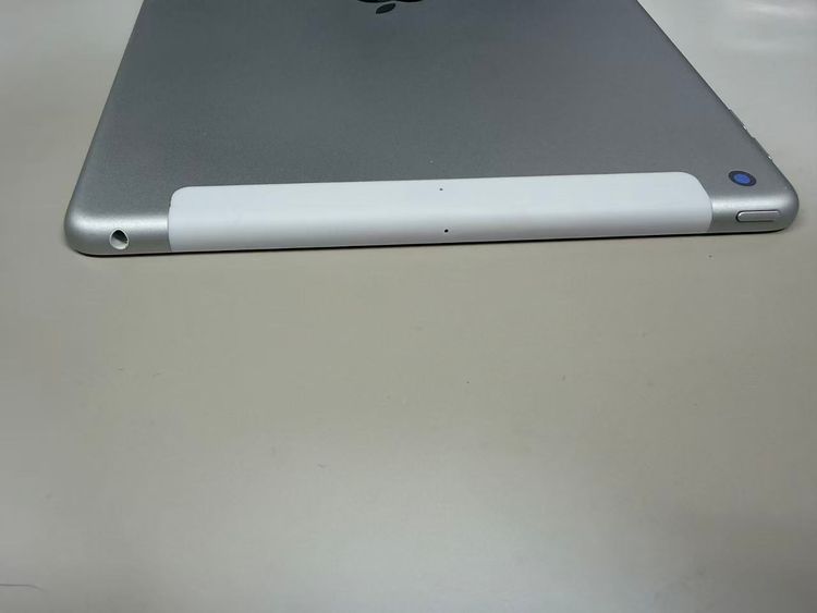����Ʊ���ʡ�����85% SIM�ե꡼ iPad (��9����) 64GB ����С�