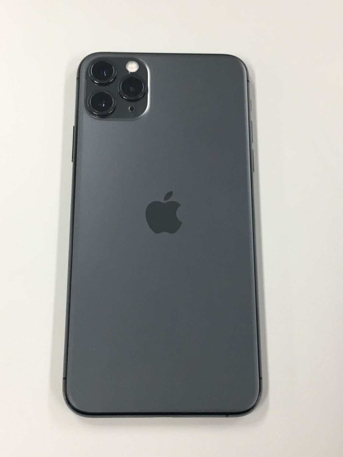 即配【美品】SIMフリ iPhone 11 ProMax 256GB 100％♪ 即配【美品】SIMフリー iPhone 11 ProMax 256GB 100％