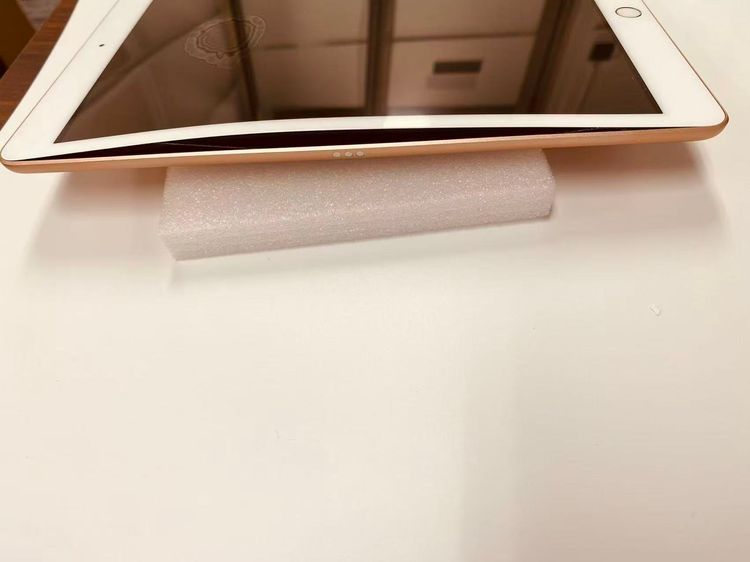 Apple iPad ��8���� Wi-Fi��128GB Gold �Хåƥ꡼��ĥ