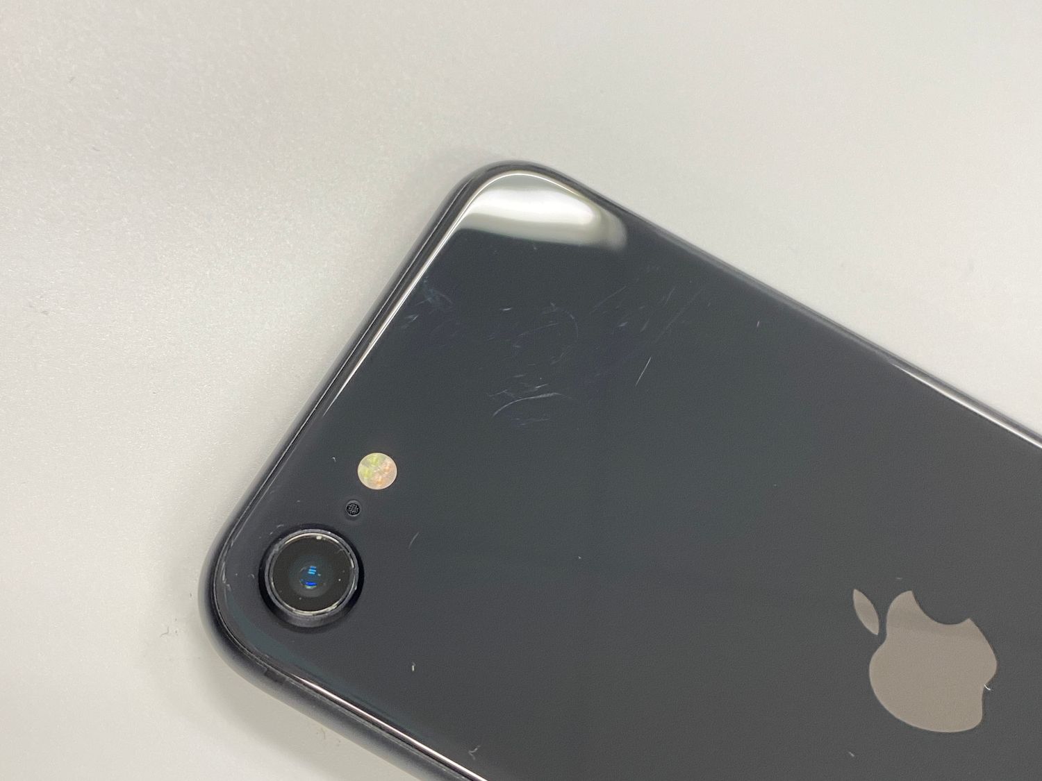 iPhone SE (第2世代)とiPhone 8 セット　両共にsimフリー Amazon | 【整備済み品】 Apple iPhone SE（第2世代） 64GB ホワイト