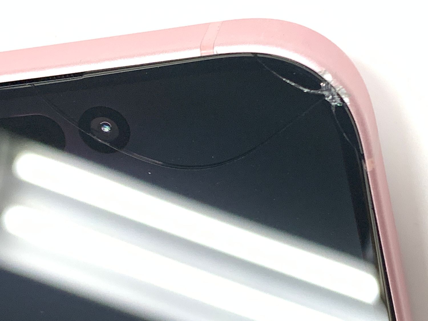 【ジャンク品】iPhone15 128GBピンク SIMフリー　背面ひび割れあり iPhone15 128GB ピンク MTMJ3J/A SoftBank版SIMフリー ジャンク品