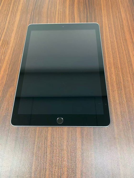 Apple iPad ��6���� Wi-Fi��128GB Space gray �Хåƥ꡼���̾�