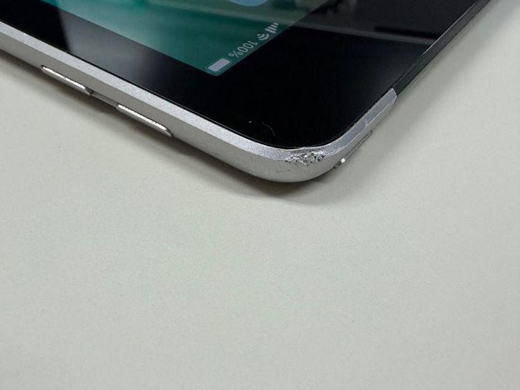 ����94% SIM�ե꡼iPad (��6����) 128GB ���ڡ�������