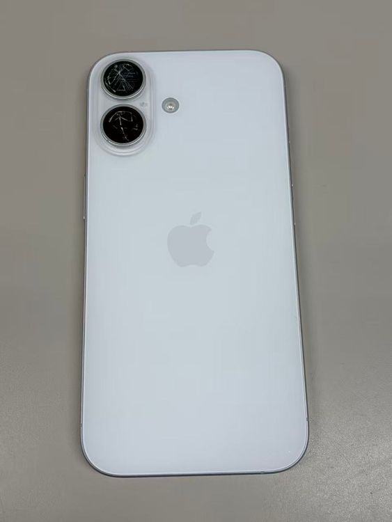 ����92%SIM�ե꡼ iPhone16 128GB �ۥ磻��