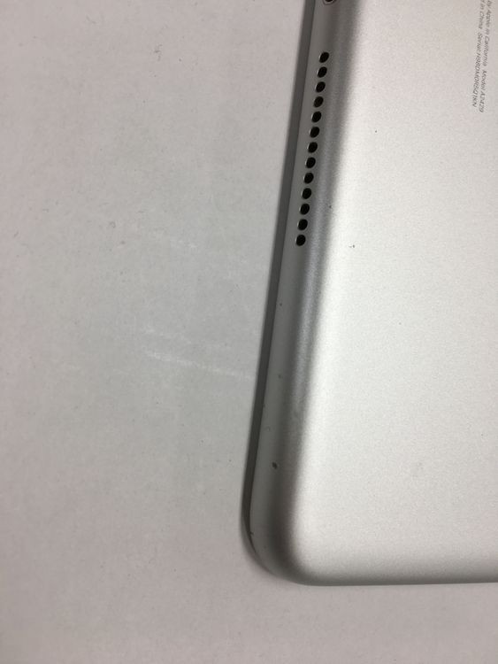 �ڥ�Х���BOX������ ����90�� Apple iPad ��8���� SIM�ե꡼ 32GB ����С�