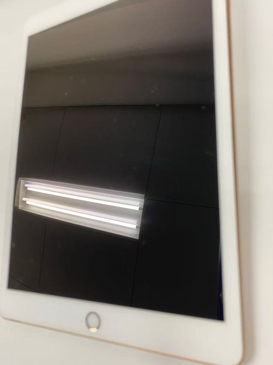 Apple iPad ��7���� Wi-Fi��128GB Gold �Хåƥ꡼��ĥ