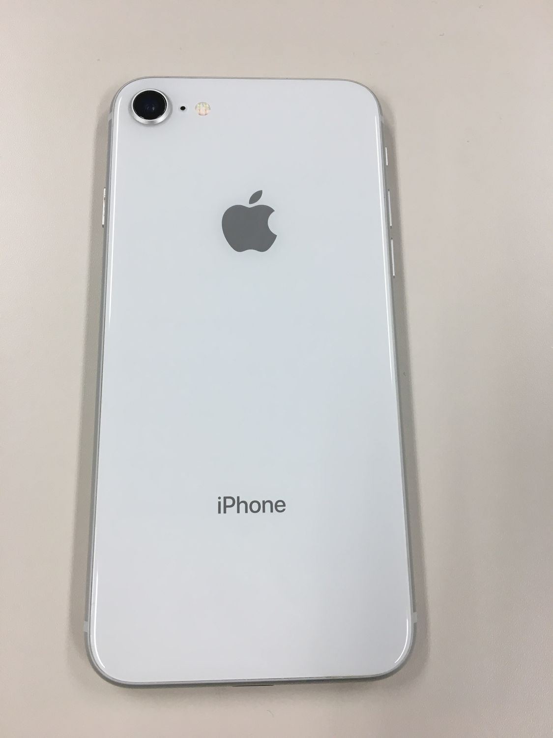 iPhone 8 Silver 256 GB docomo 携帯 simフリー