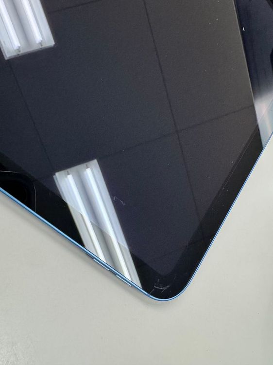 ����94% SIM�ե꡼ iPad ��10���� Wi-Fi+Cellular 64GB �֥롼