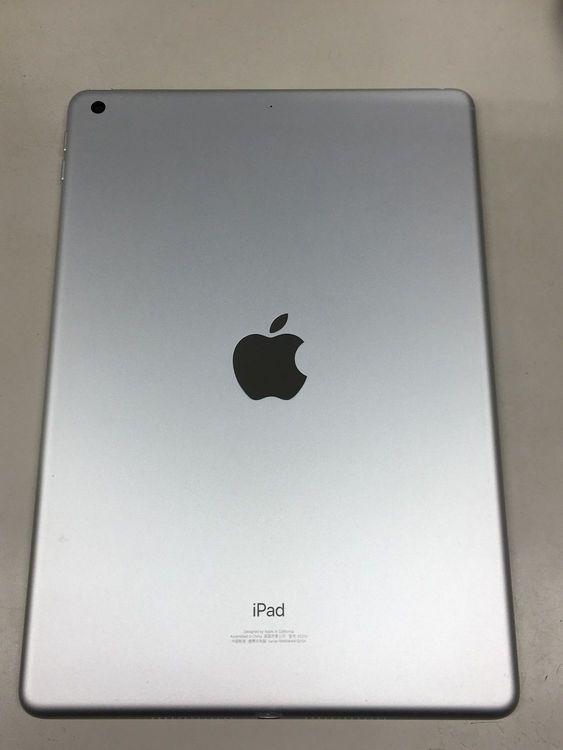 �ڥ�Х���BOX������ ����80�� Apple iPad ��8���� Wi-Fi 128GB ����С�