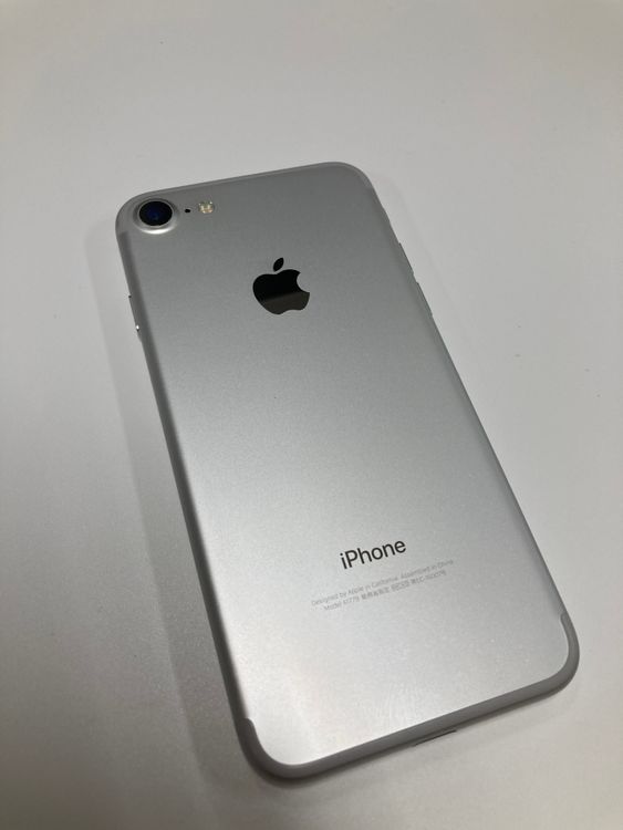 �ڥ�Х���BOX������ ����92% SIM�ե꡼ iPhone7 32GB ����С�