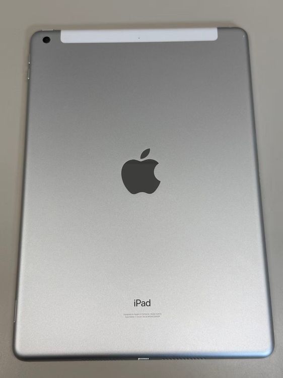 ������ ����100�� SIM�ե꡼ iPad ��9���� 64GB ����С�
