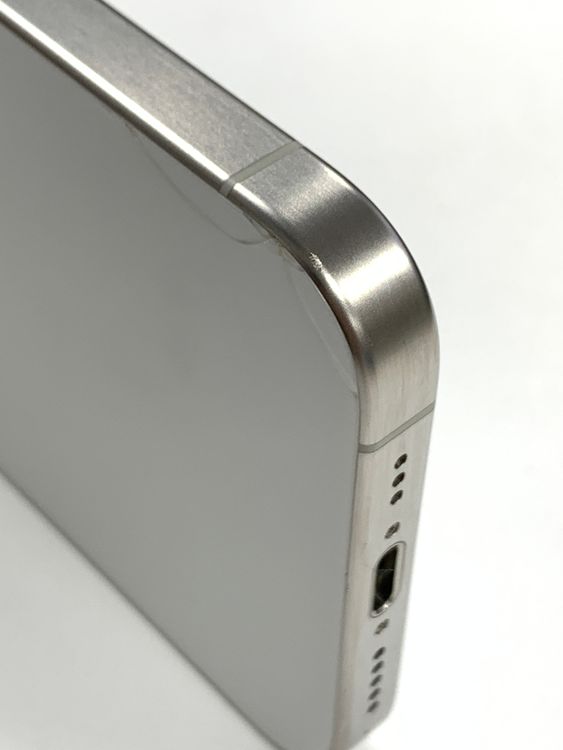 �ڥ�Х���BOX������84%SIM�ե꡼ iPhone15 Pro 128GB �ۥ磻��