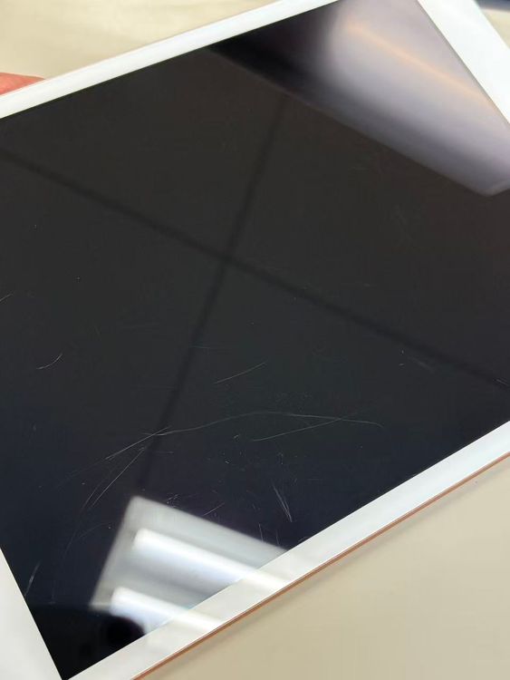 ����100% SIM�ե꡼iPad (��7����) 32GB �������