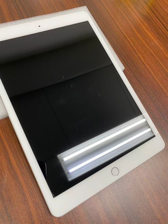 ������������83��Apple iPad8 Wi-Fi + Cellular 32GB��Silver