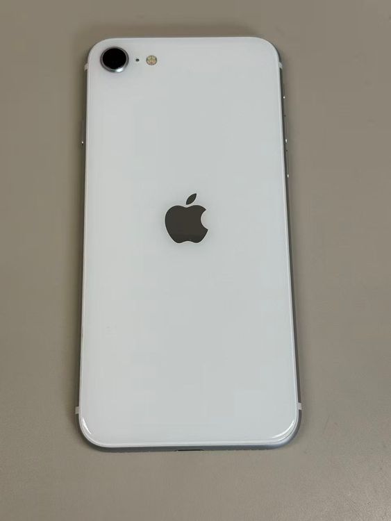 �ڥ�Х���BOX�۶����� ����93%SIM�ե꡼ iPhone SE2 ��2���� 64GB �ۥ磻��