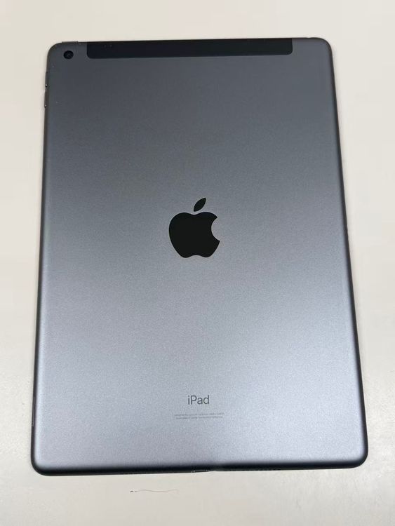 ����82�� Apple iPad ��8���� SIM�ե꡼ 32GB ���ڡ������쥤