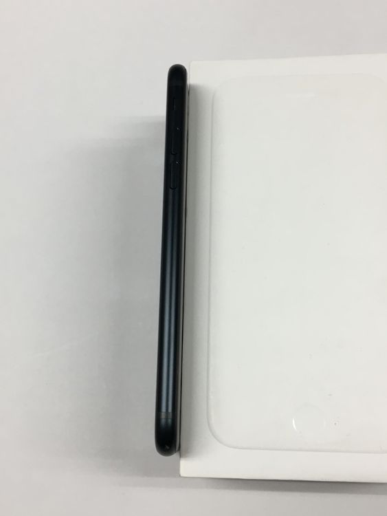 �ڥ�Х���BOX������ ����83�� SIM�ե꡼ iPhone SE ��3���� 64GB