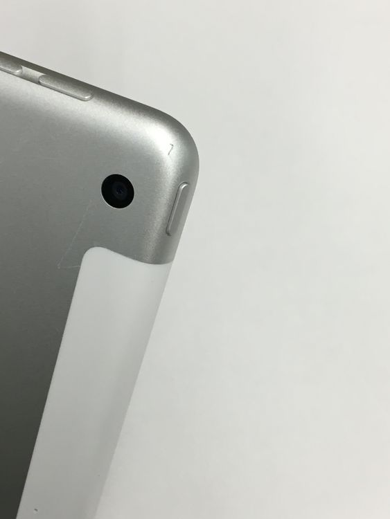 �ڥ�Х���BOX������ ����100�� SIM�ե꡼ Apple iPad ��7���� 32GB