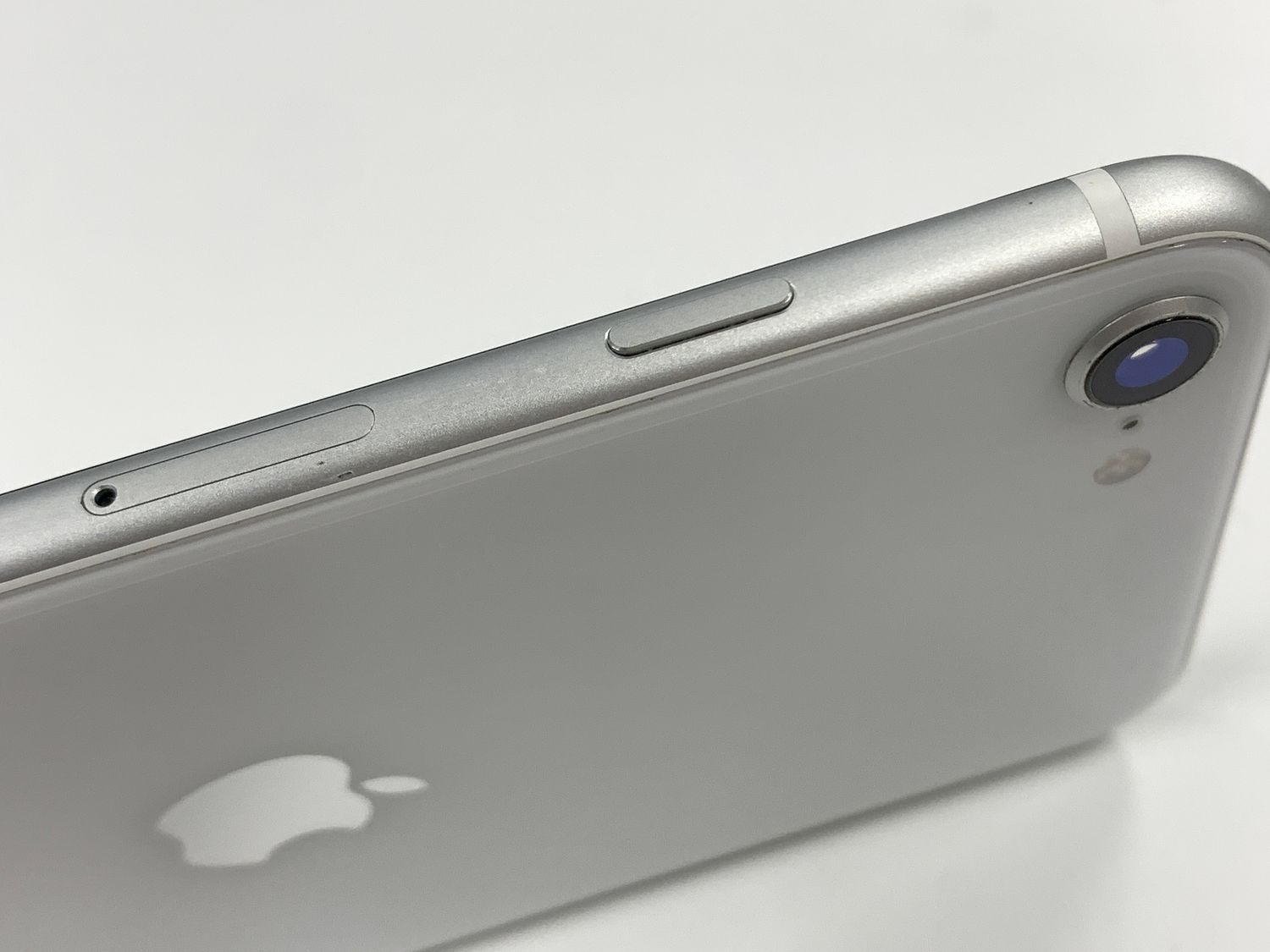 Apple iPhone SE 第2世代　電池77% SIMフリー ムスビー｜SIMフリー iPhone SE(第2世代) 64GB 電池84