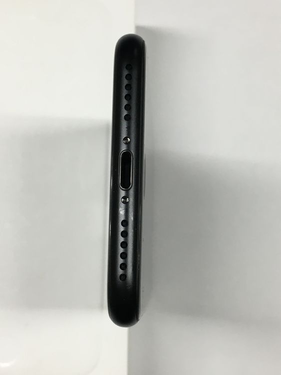Ķ���ʡ�����88��  SIM�ե꡼ iPhone SE ��2���� 64GB �֥�å�