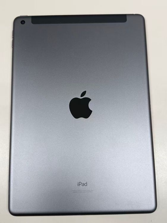 ������ ����100�� SIM�ե꡼ iPad ��9���� 64GB ���ڡ������쥤