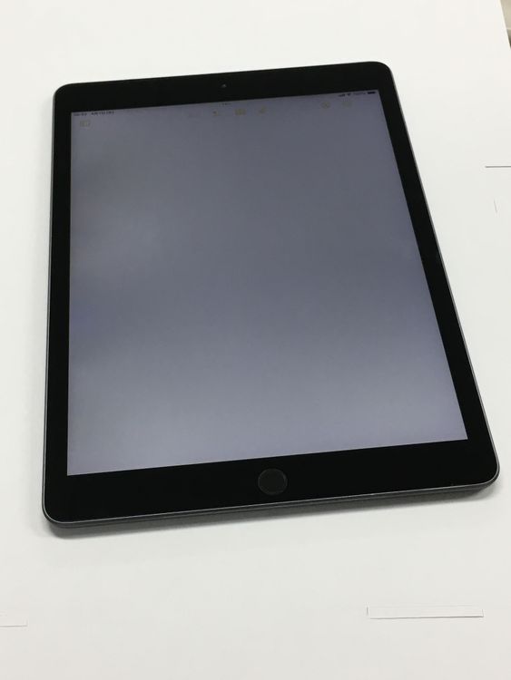 �ڥ�Х���BOX�۳������� ����69�� SIM�ե꡼ Apple iPad ��8���� 32GB