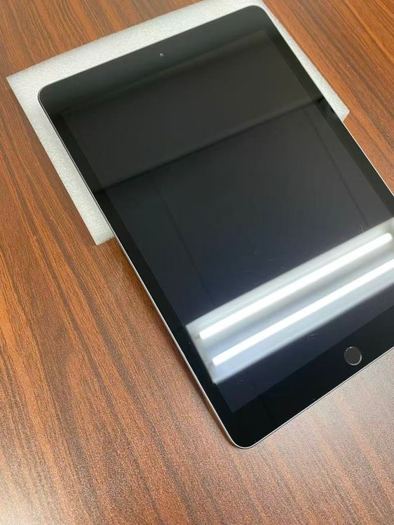 Apple iPad ��6���� Wi-Fi 128GB Space gray �����꽼�Ÿ��԰���