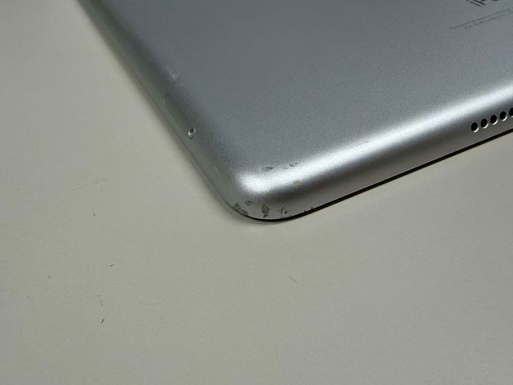 ����77% SIM�ե꡼iPad (��5����) 32GB ����С�