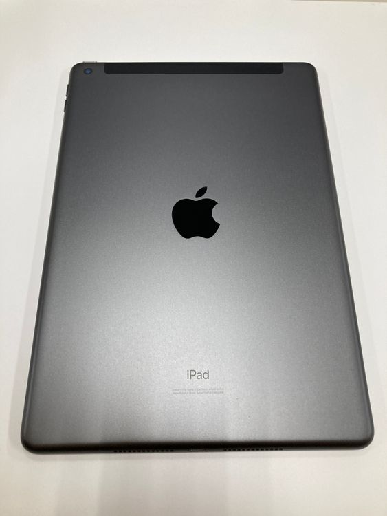 ����88�� Apple iPad ��8���� SIM�ե꡼ 32GB ���ڡ������쥤