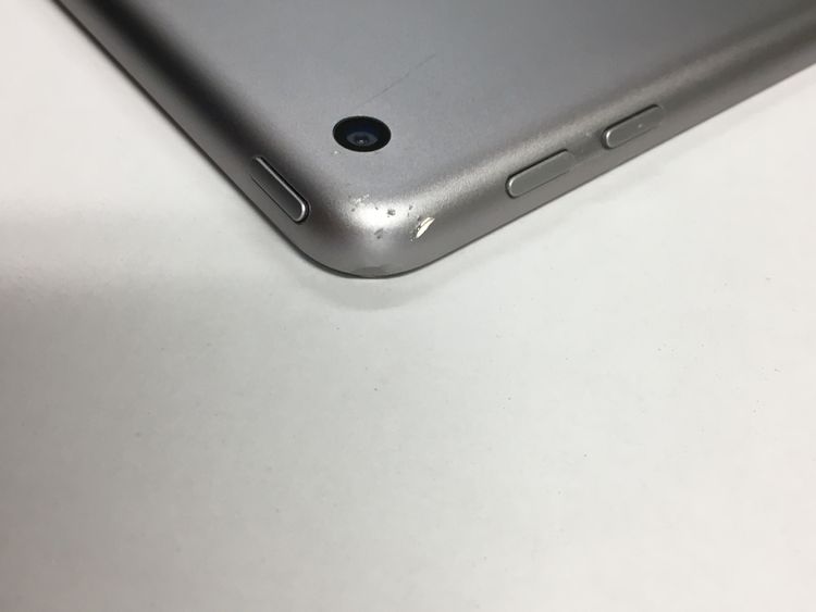 �ڥ�Х���BOX������86�� Apple iPad ��6���� Wi-Fi 128GB ���ڡ������쥤