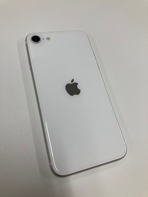 �ڥ�Х���BOX�۶����ʡ�SIM�ե꡼ iPhone SE2 ��2���� 64GB  �ۥ磻��
