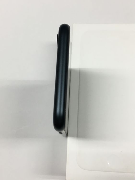 �ڥ�Х���BOX������ ����83�� SIM�ե꡼ iPhone SE ��3���� 64GB