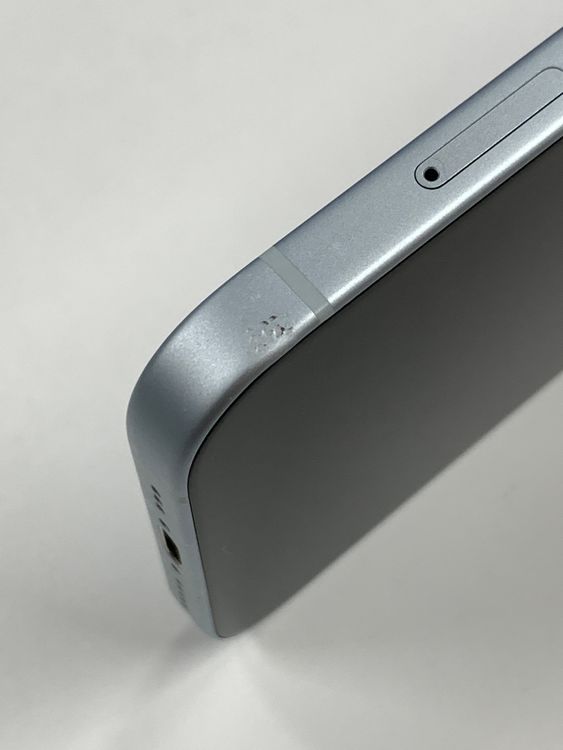 �ڥ�Х���BOX�� ����84%SIM�ե꡼ iPhone15 128GB �֥롼