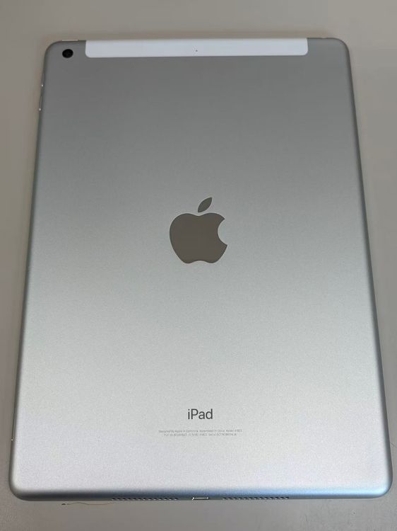 ����95% SIM�ե꡼iPad (��5����) 32GB ����С�